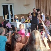 Забуті традиції, ремесла, звичаї – у Львівській області проводяться майстерки для інтеграції та порозуміння дітей та молоді в громадах  «Рука в руці»